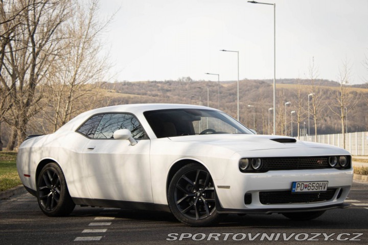 Dodge Challenger 5,7 HEMI RT / AJ NA SPLÁ 2019