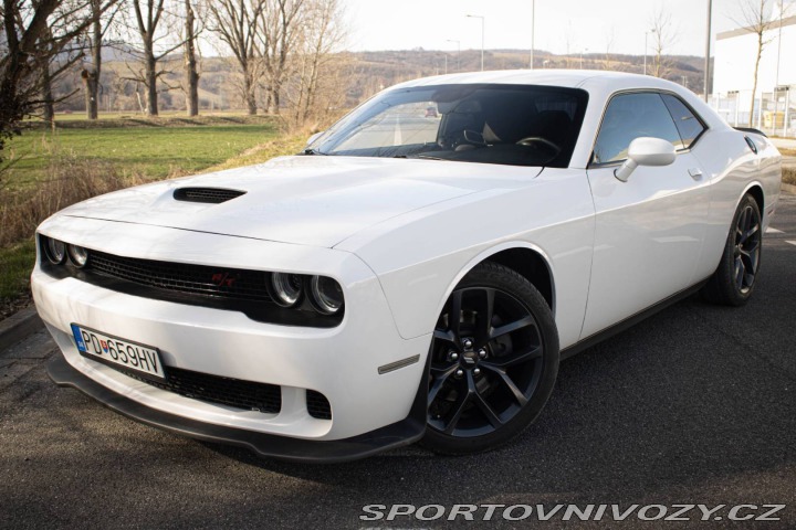 Dodge Challenger 5,7 HEMI RT / AJ NA SPLÁ 2019