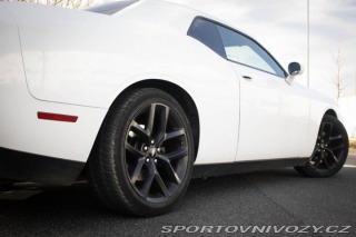 Dodge Challenger 5,7 HEMI RT / AJ NA SPLÁ 2019