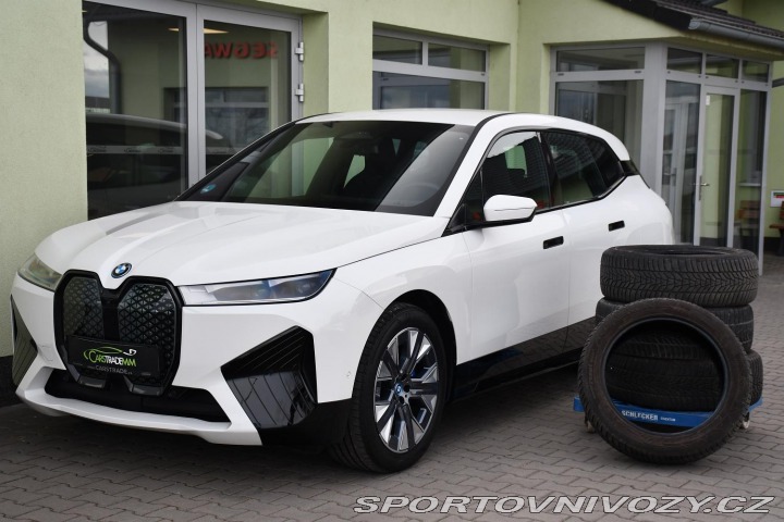 BMW iX xDrive40 K360° REZERVACE 2023