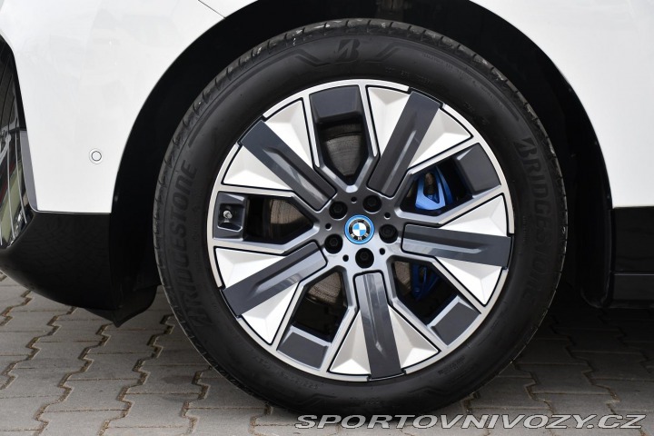 BMW iX xDrive40 K360° REZERVACE 2023