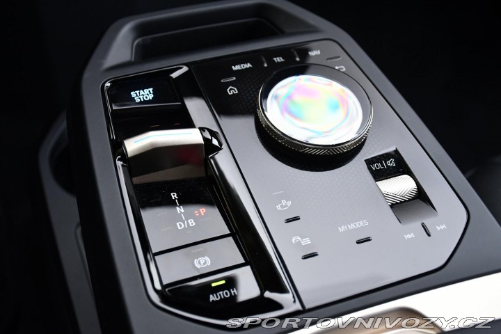 BMW iX xDrive40 K360° REZERVACE 2023
