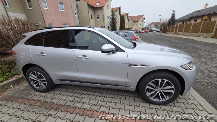 Jaguar F-Pace SUV 2017