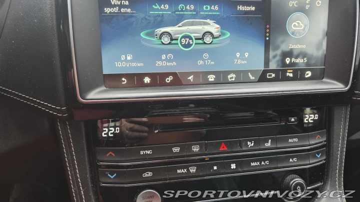 Jaguar F-Pace SUV 2017