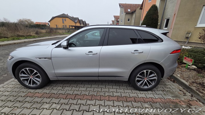Jaguar F-Pace SUV 2017