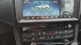 Jaguar F-Pace SUV 2017