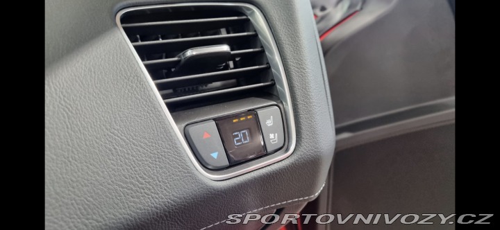 Chevrolet Corvette man., EU verze, nebouraná 1800