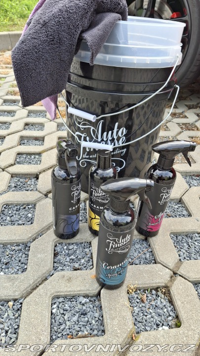 Chevrolet Corvette man., EU verze, nebouraná 1800