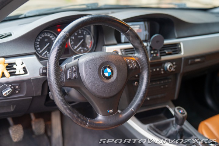 BMW 3 e93 325i (úprava na 330i) 2010