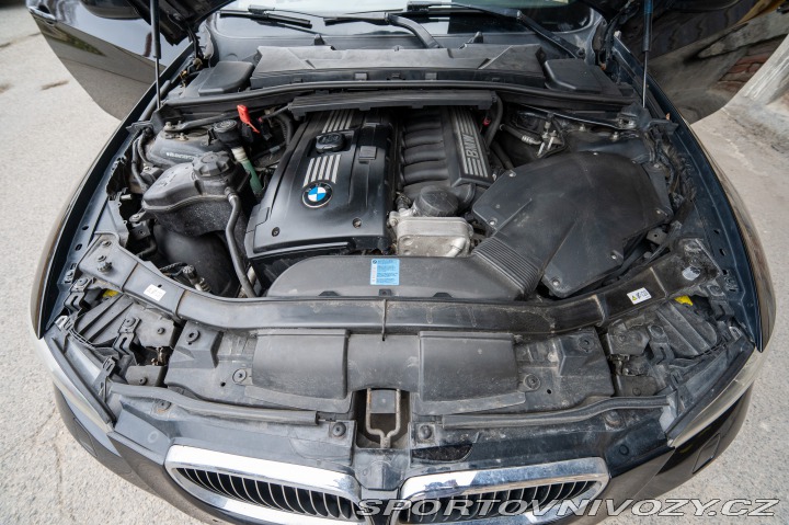 BMW 3 e93 325i (úprava na 330i) 2010