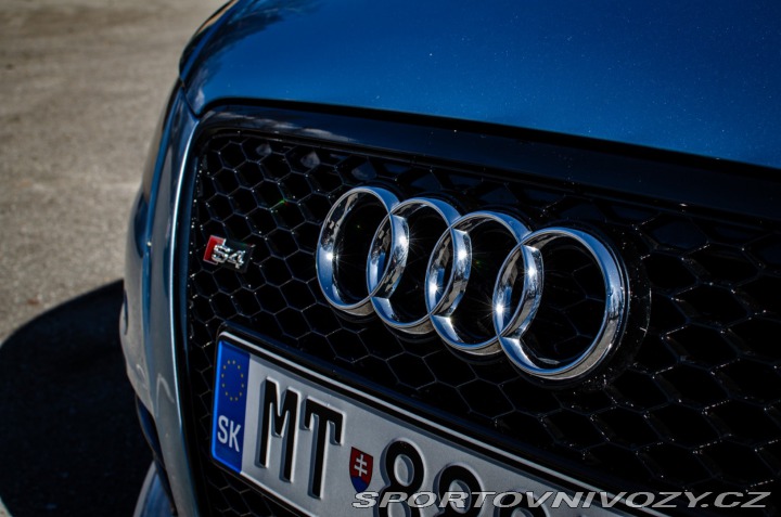 Audi A4 Avant S4 3.0 TFSI V6 qu 2011