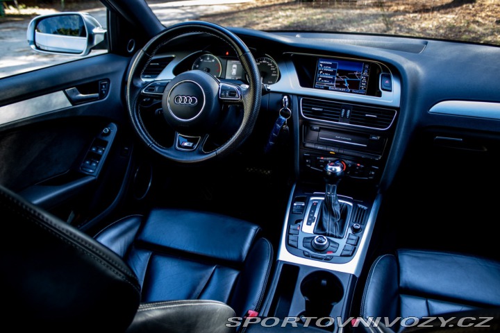 Audi A4 Avant S4 3.0 TFSI V6 qu 2011