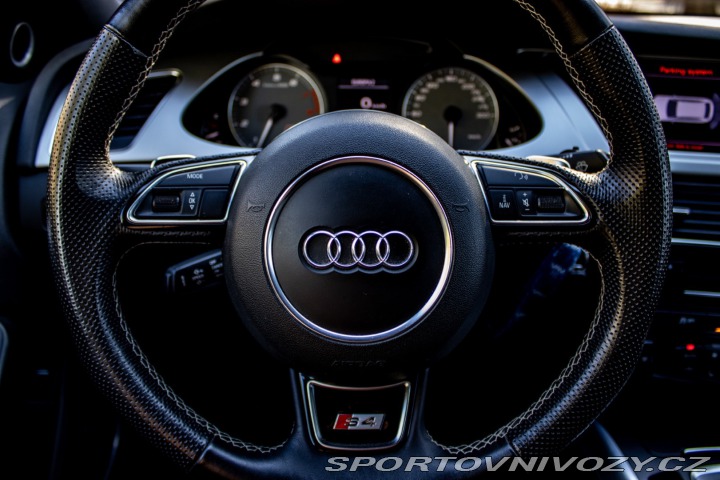 Audi A4 Avant S4 3.0 TFSI V6 qu 2011