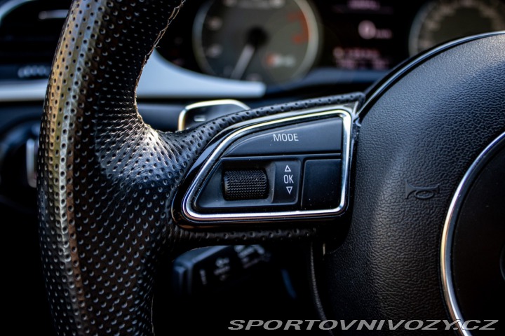 Audi A4 Avant S4 3.0 TFSI V6 qu 2011