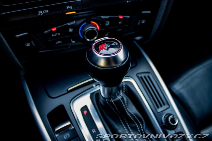 Audi A4 Avant S4 3.0 TFSI V6 qu 2011