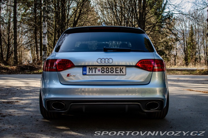 Audi A4 Avant S4 3.0 TFSI V6 qu 2011