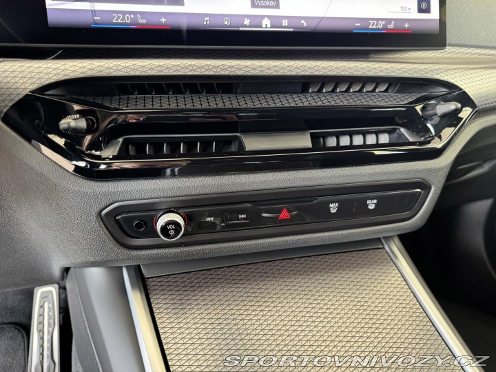 BMW 3 330i xDrive*M-SPORT*Distr 2025