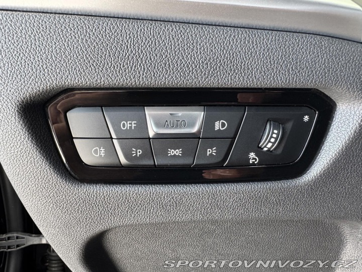 BMW 3 330i xDrive*M-SPORT*Distr 2025