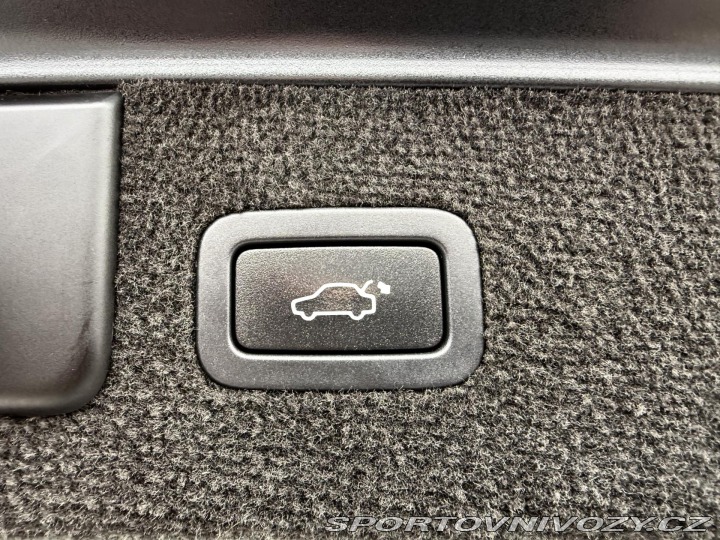 Jaguar XF 3,0 V6 Sportbrake REZERVA 2015
