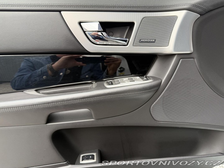 Jaguar XF 3,0 V6 Sportbrake REZERVA 2015