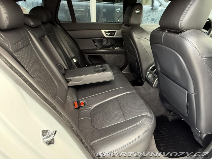 Jaguar XF 3,0 V6 Sportbrake REZERVA 2015