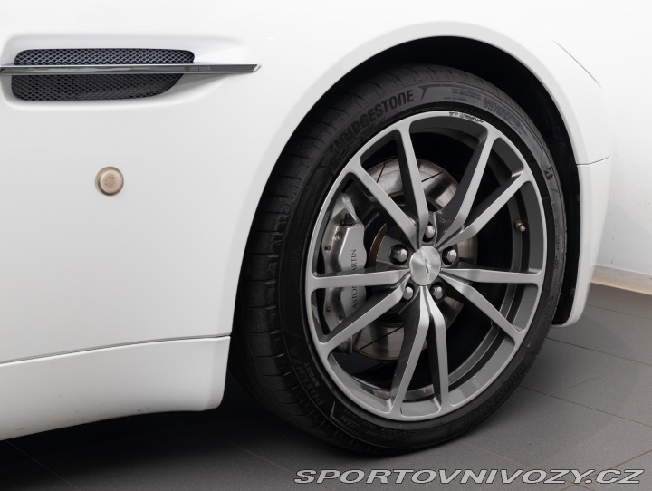 Aston Martin Vantage 2010