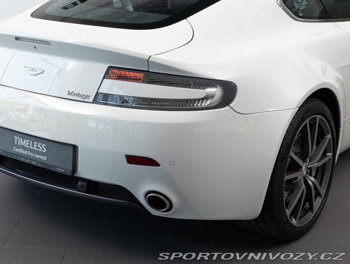 Aston Martin Vantage 2010