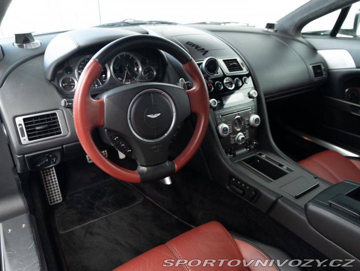 Aston Martin Vantage  2010