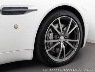 Aston Martin Vantage 2010