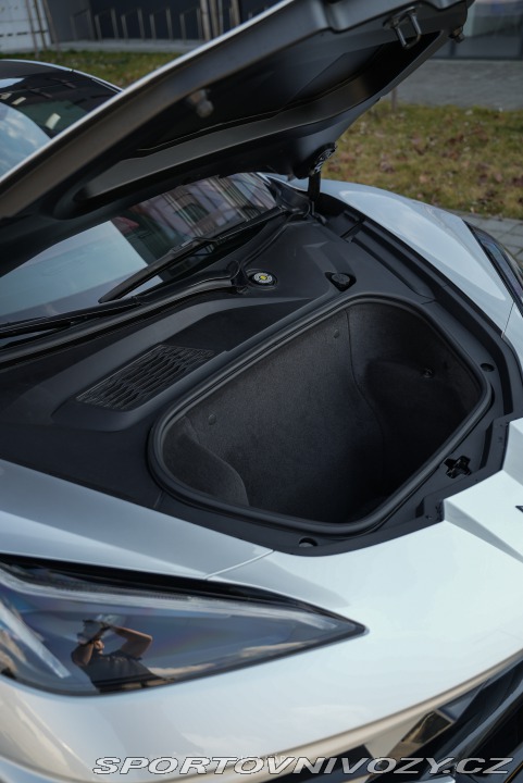 Chevrolet Corvette C8 STINGRAY Z51 2021