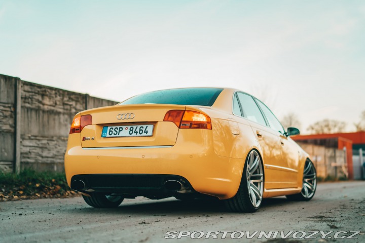 Audi RS4  2006