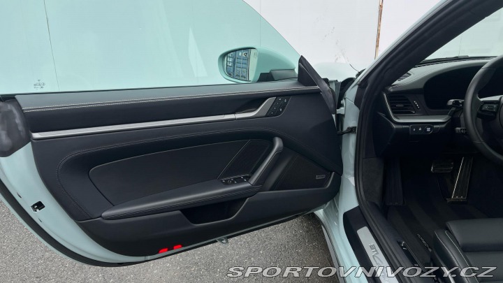 Porsche 911 Carrera 2024