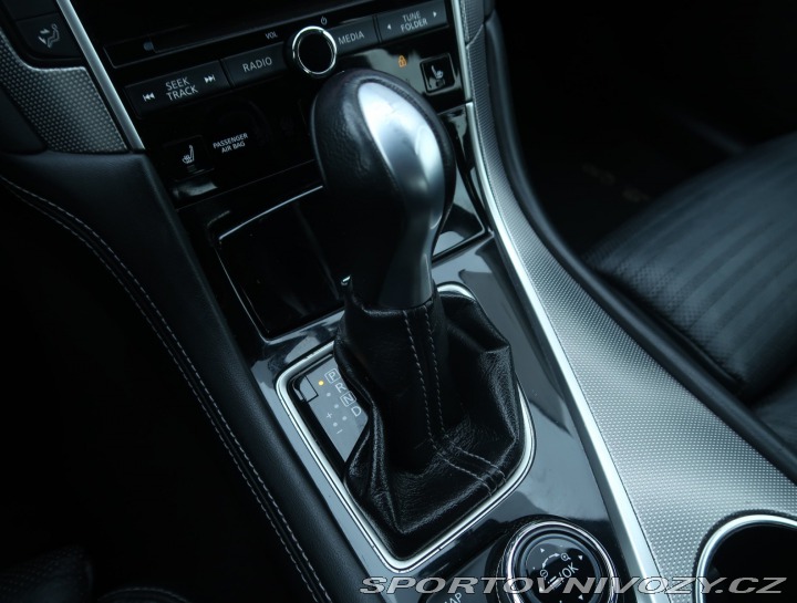 Infiniti Q50 Hybrid AWD 2016