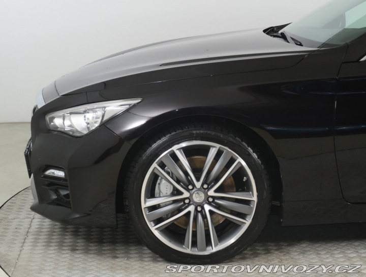 Infiniti Q50 Hybrid AWD 2016