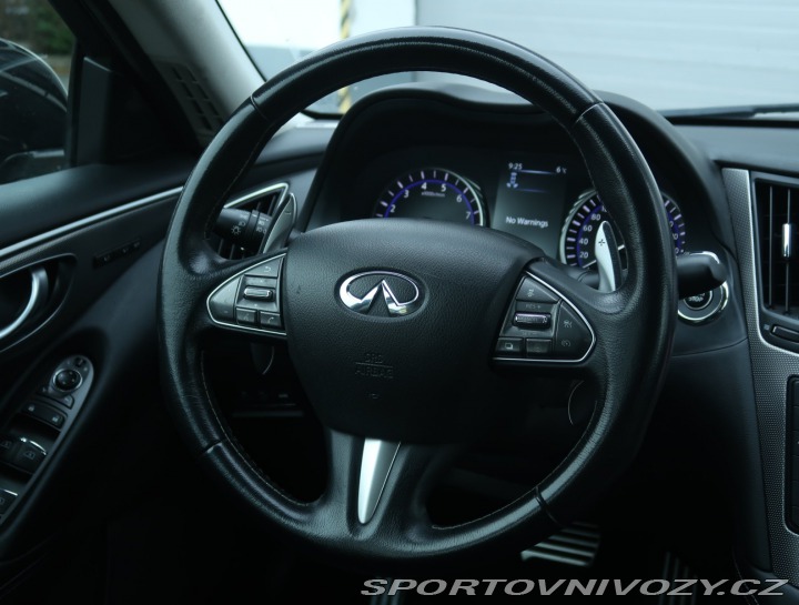 Infiniti Q50 Hybrid AWD 2016