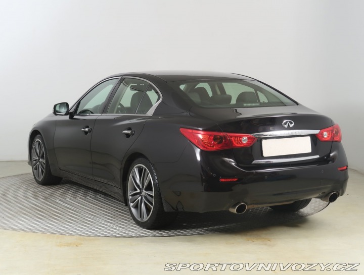 Infiniti Q50 Hybrid AWD 2016