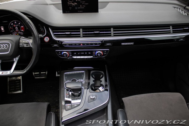 Audi SQ7 Audi SQ7, servisní knížka 2018