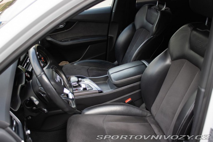 Audi SQ7 Audi SQ7, servisní knížka 2018