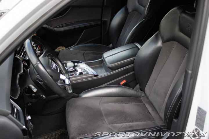 Audi SQ7 Audi SQ7, servisní knížka 2018