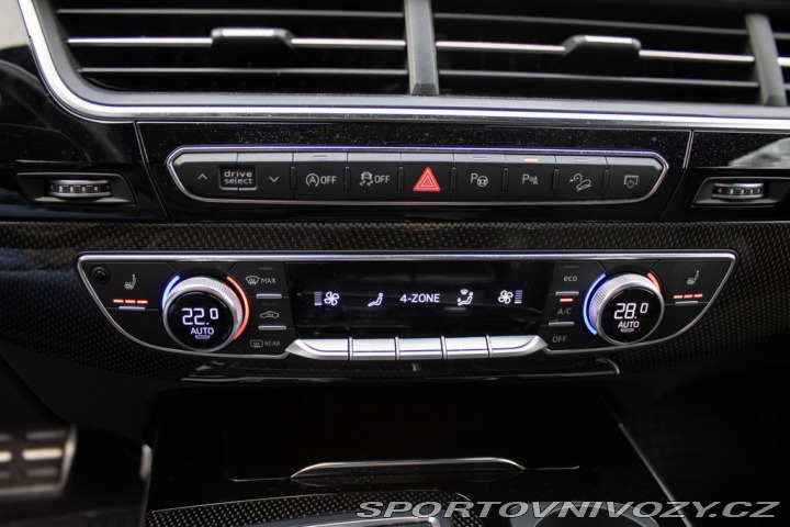 Audi SQ7 Audi SQ7, servisní knížka 2018