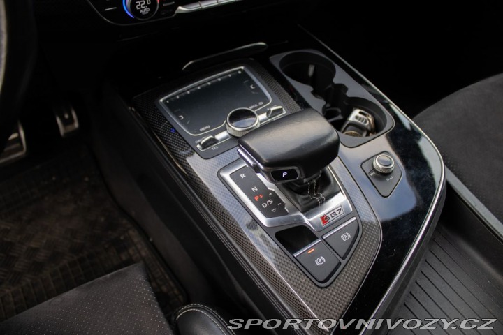 Audi SQ7 Audi SQ7, servisní knížka 2018