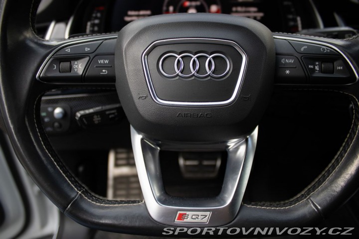 Audi SQ7 Audi SQ7, servisní knížka 2018