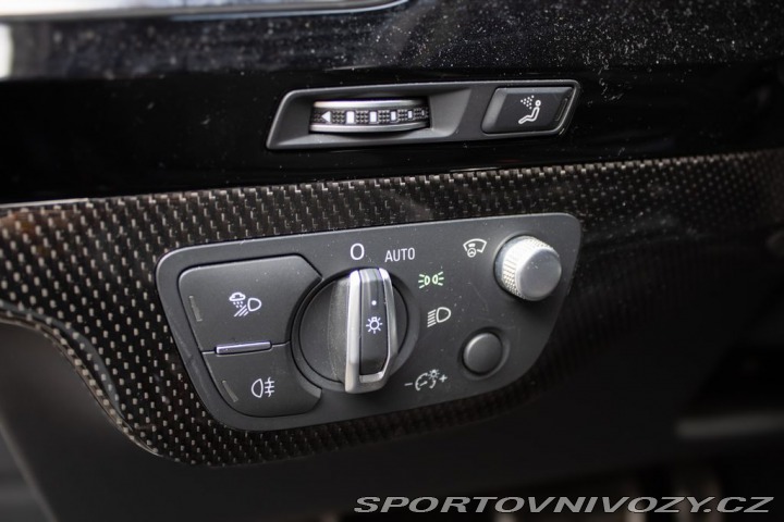 Audi SQ7 Audi SQ7, servisní knížka 2018