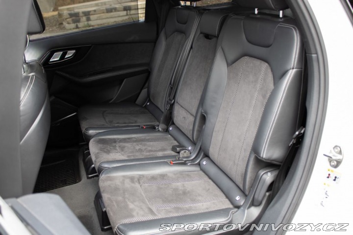 Audi SQ7 Audi SQ7, servisní knížka 2018