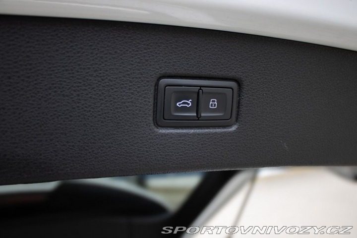 Audi SQ7 Audi SQ7, servisní knížka 2018