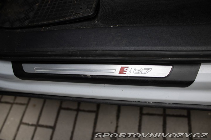 Audi SQ7 Audi SQ7, servisní knížka 2018