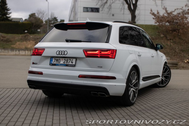 Audi SQ7 Audi SQ7, servisní knížka 2018