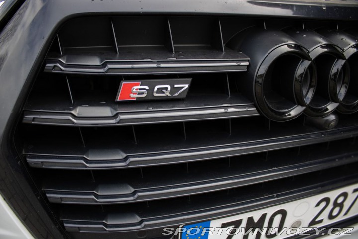 Audi SQ7 Audi SQ7, servisní knížka 2018