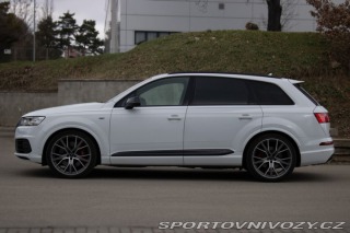 Audi SQ7 Audi SQ7, servisní knížka 2018