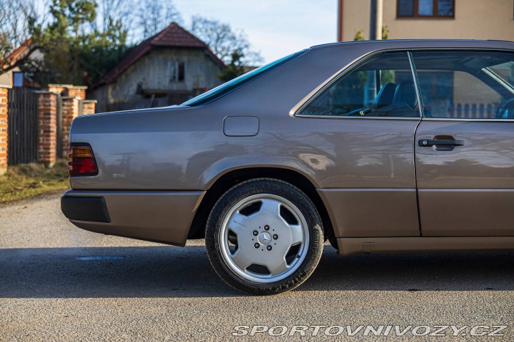 Mercedes-Benz C W124 300 CE 1989